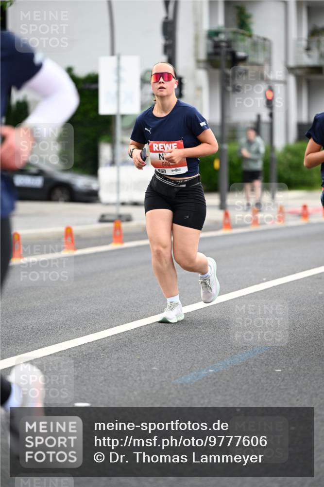 14.06.2026 - REWE Women's Run Dr. Thomas Lammeyer http://msf.ph/oto/9777606 14.06.2026 10:41:21 Laufen 560, 577 meine-sportfotos.de