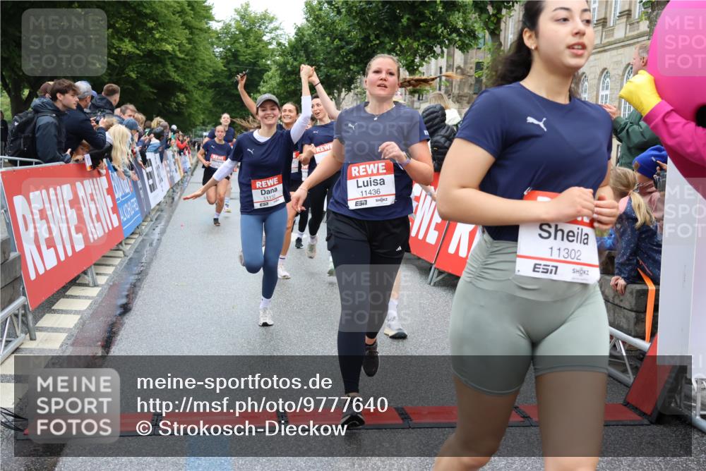 14.06.2026 - REWE Women's Run Strokosch-Dieckow http://msf.ph/oto/9777640 14.06.2026 09:57:04 Ziel 10167, 10253, 10479, 10773, 10844, 11055, 11132, 11214, 11302, 11312, 11436, 11509, 11535 meine-sportfotos.de