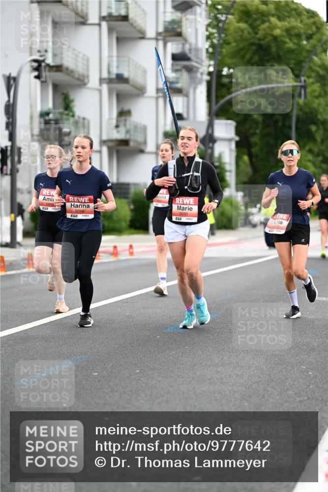 14.06.2026 - REWE Women's Run Dr. Thomas Lammeyer http://msf.ph/oto/9777642 14.06.2026 10:41:28 Laufen 5818, 5048, 57, 5695, 57 meine-sportfotos.de