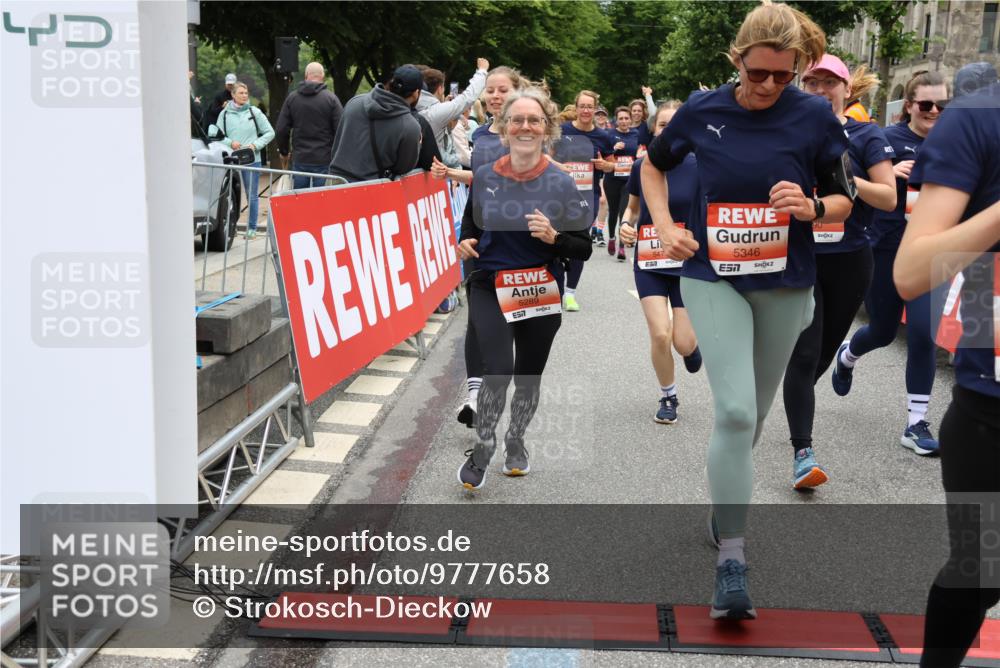14.06.2026 - REWE Women's Run Strokosch-Dieckow http://msf.ph/oto/9777658 14.06.2026 11:04:32 Ziel 5044, 5045, 5203, 5249, 5282, 5289, 5290, 5294, 5344, 5346, 5349, 5350, 5392, 5417, 5471, 5619, 5760, 5826, 5863, 5901, 5984, 5989, 6050 meine-sportfotos.de