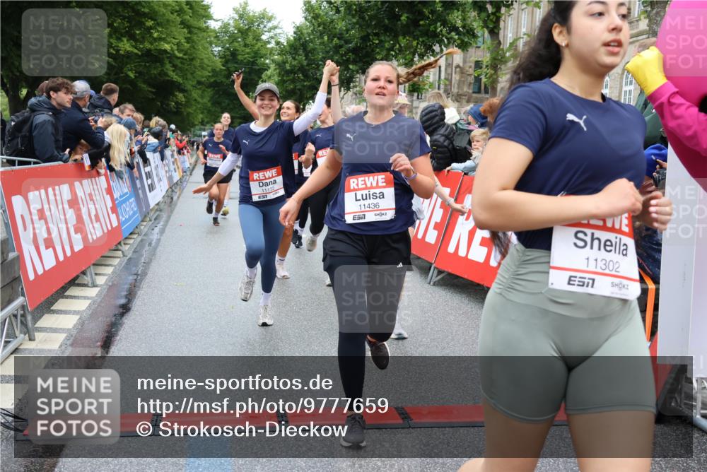 14.06.2026 - REWE Women's Run Strokosch-Dieckow http://msf.ph/oto/9777659 14.06.2026 09:57:04 Ziel 10167, 10253, 10479, 10773, 10844, 11055, 11132, 11214, 11302, 11312, 11436, 11509, 11535 meine-sportfotos.de