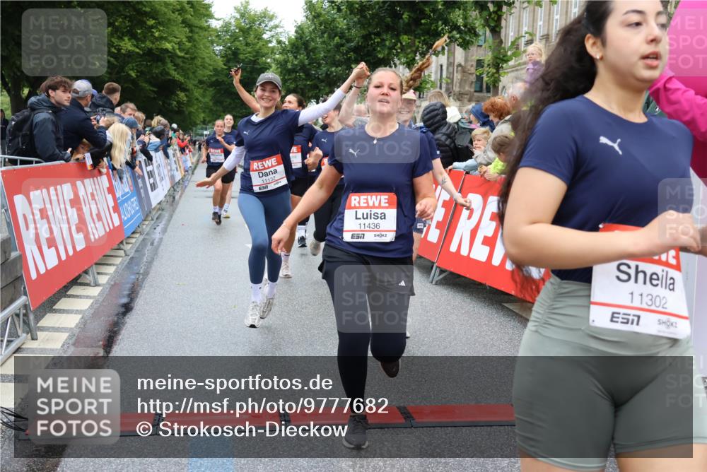 14.06.2026 - REWE Women's Run Strokosch-Dieckow http://msf.ph/oto/9777682 14.06.2026 09:57:04 Ziel 10167, 10253, 10479, 10773, 10844, 11055, 11132, 11214, 11302, 11312, 11436, 11509, 11535 meine-sportfotos.de