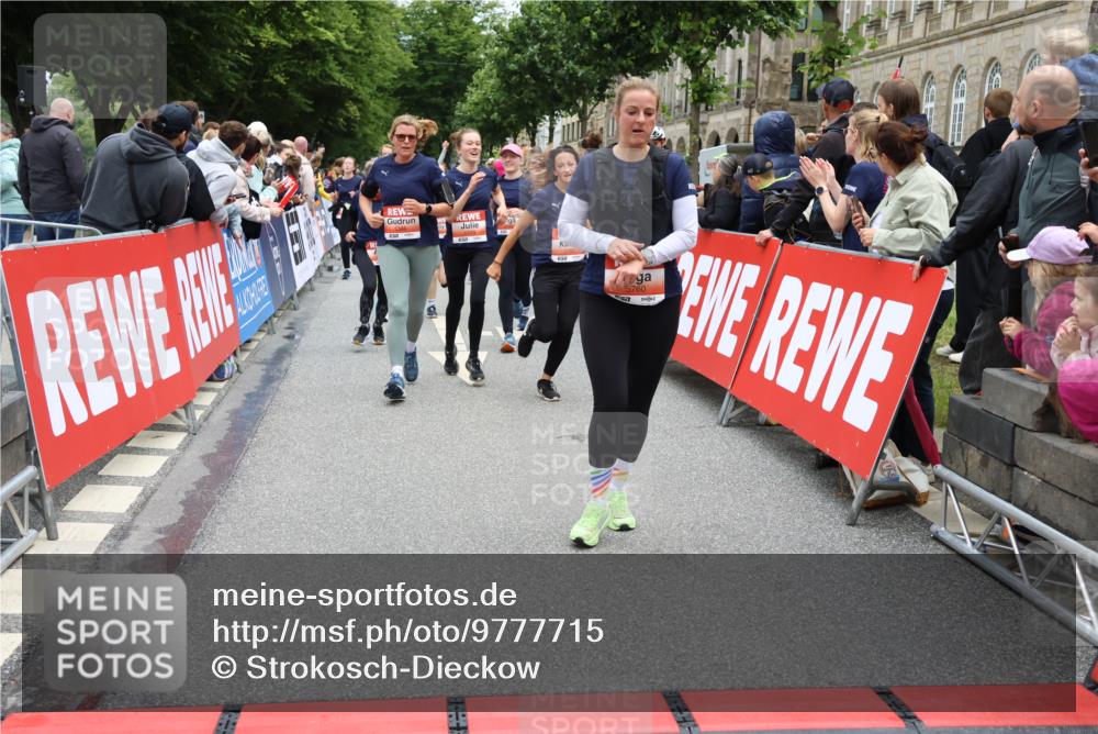 14.06.2026 - REWE Women's Run Strokosch-Dieckow http://msf.ph/oto/9777715 14.06.2026 11:04:30 Ziel 5203, 5249, 5282, 5289, 5290, 5344, 5346, 5349, 5350, 5417, 5471, 5619, 5760, 5826, 5901, 5984, 5989, 6050 meine-sportfotos.de