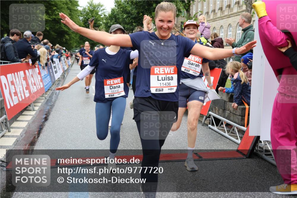 14.06.2026 - REWE Women's Run Strokosch-Dieckow http://msf.ph/oto/9777720 14.06.2026 09:57:05 Ziel 10167, 10253, 10479, 10773, 10844, 11055, 11132, 11214, 11302, 11312, 11436, 11509, 11535 meine-sportfotos.de