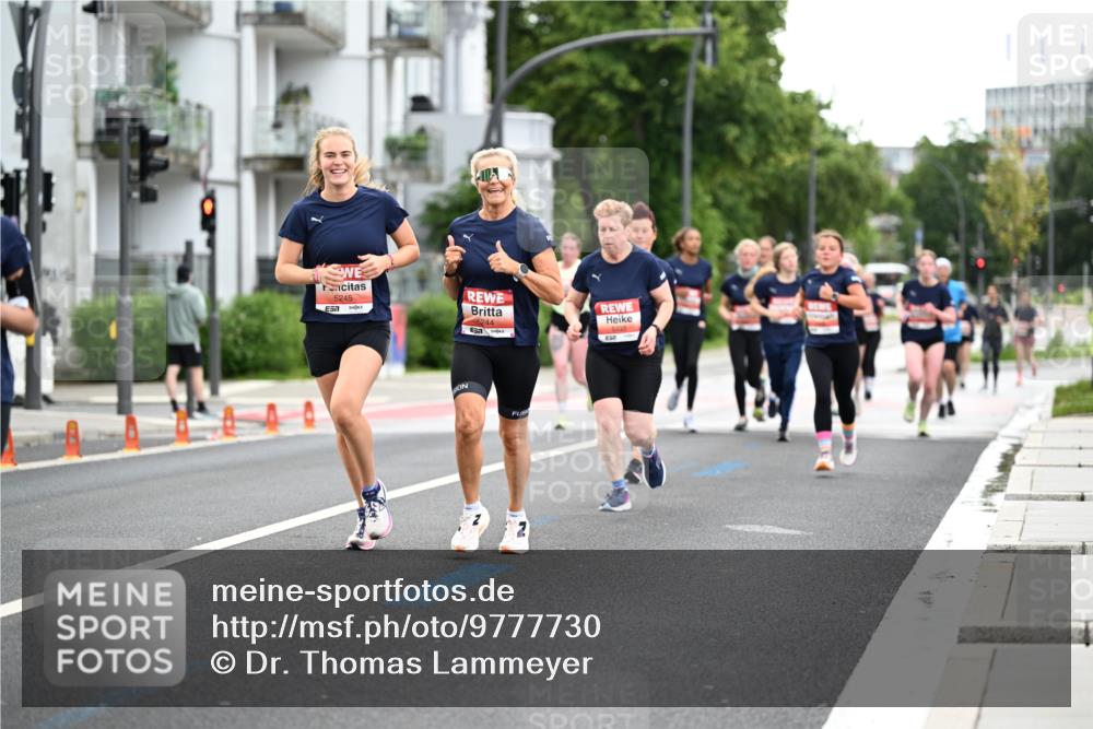 14.06.2026 - REWE Women's Run Dr. Thomas Lammeyer http://msf.ph/oto/9777730 14.06.2026 10:41:45 Laufen 5245, 5244 meine-sportfotos.de