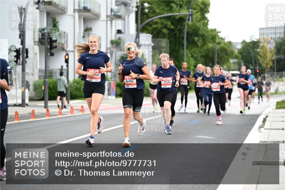 14.06.2026 - REWE Women's Run Dr. Thomas Lammeyer http://msf.ph/oto/9777731 14.06.2026 10:41:45 Laufen 5245, 5244 meine-sportfotos.de