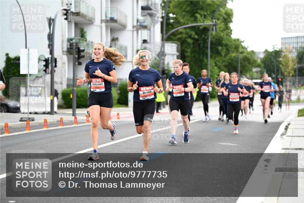 14.06.2026 - REWE Women's Run Dr. Thomas Lammeyer http://msf.ph/oto/9777735 14.06.2026 10:41:45 Laufen 5245, 5244 meine-sportfotos.de