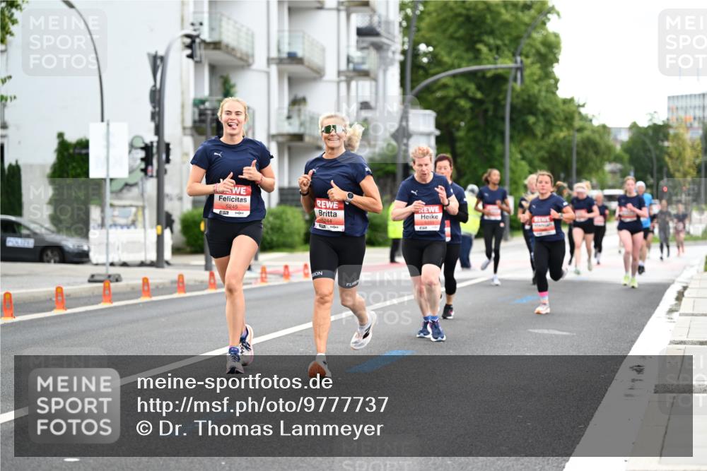 14.06.2026 - REWE Women's Run Dr. Thomas Lammeyer http://msf.ph/oto/9777737 14.06.2026 10:41:45 Laufen 5245, 5244 meine-sportfotos.de