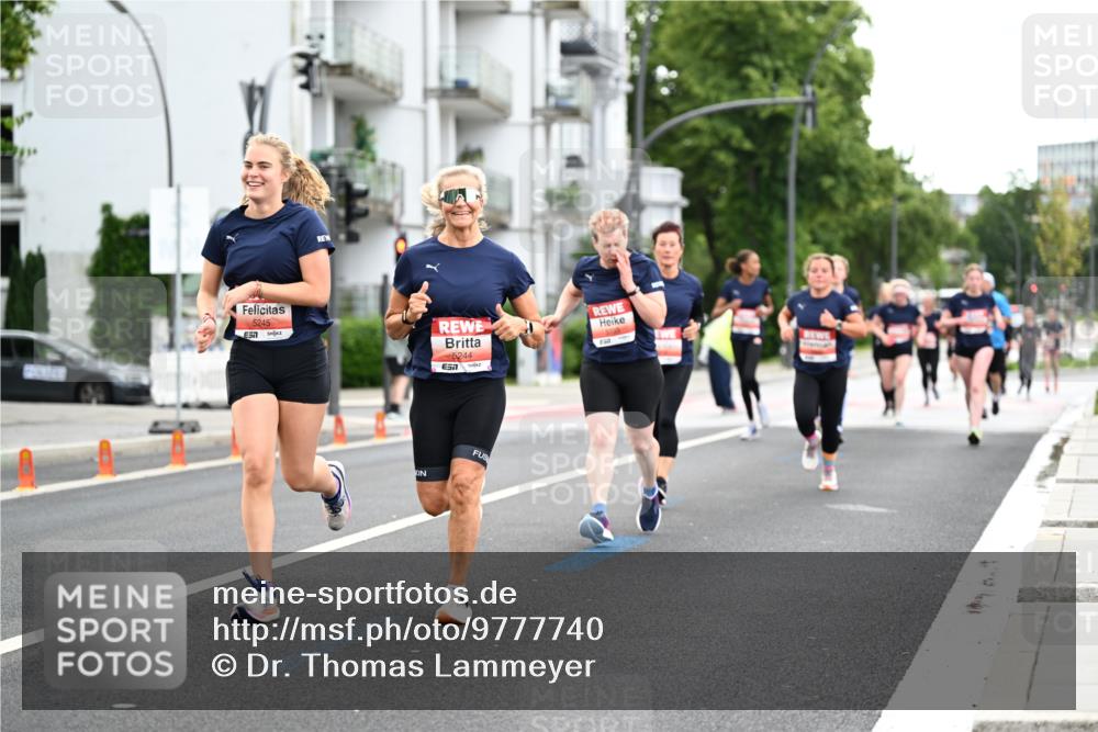 14.06.2026 - REWE Women's Run Dr. Thomas Lammeyer http://msf.ph/oto/9777740 14.06.2026 10:41:46 Laufen 5245, 5244, 57 meine-sportfotos.de
