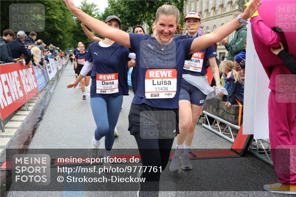 14.06.2026 - REWE Women's Run Strokosch-Dieckow http://msf.ph/oto/9777761 14.06.2026 09:57:05 Ziel 10167, 10253, 10479, 10773, 10844, 11055, 11132, 11214, 11302, 11312, 11436, 11509, 11535 meine-sportfotos.de