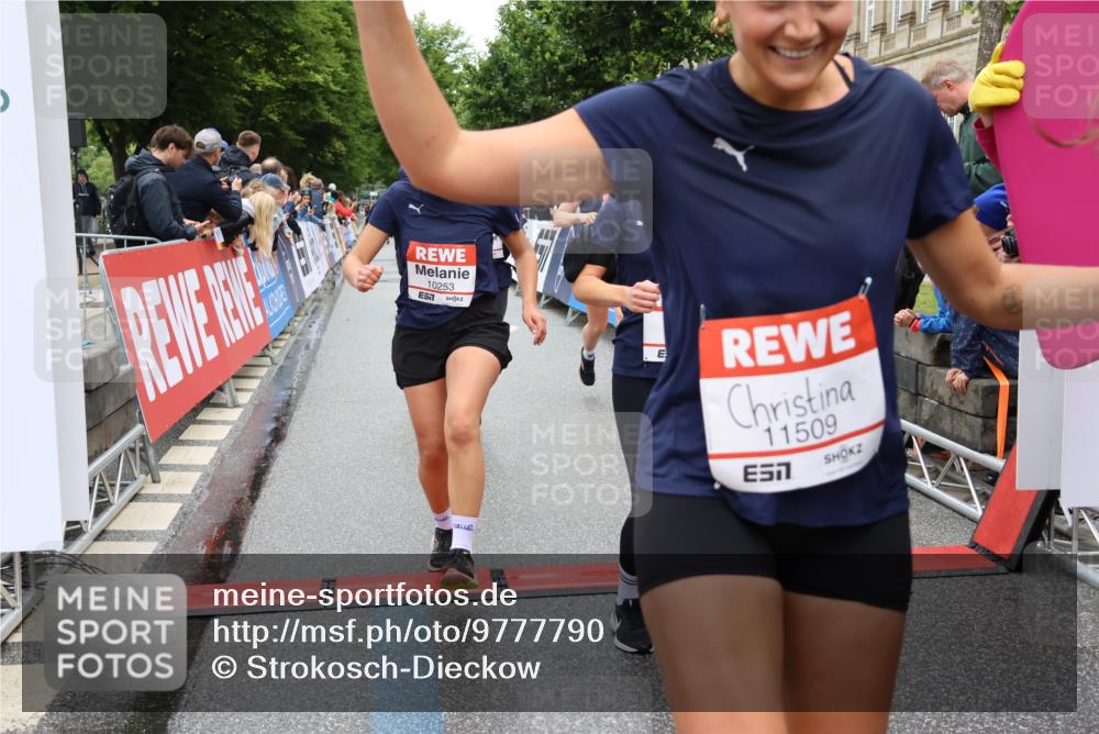14.06.2026 - REWE Women's Run Strokosch-Dieckow http://msf.ph/oto/9777790 14.06.2026 09:57:06 Ziel 10167, 10253, 10479, 10740, 10773, 10844, 11055, 11132, 11214, 11302, 11344, 11436, 11509, 11535 meine-sportfotos.de