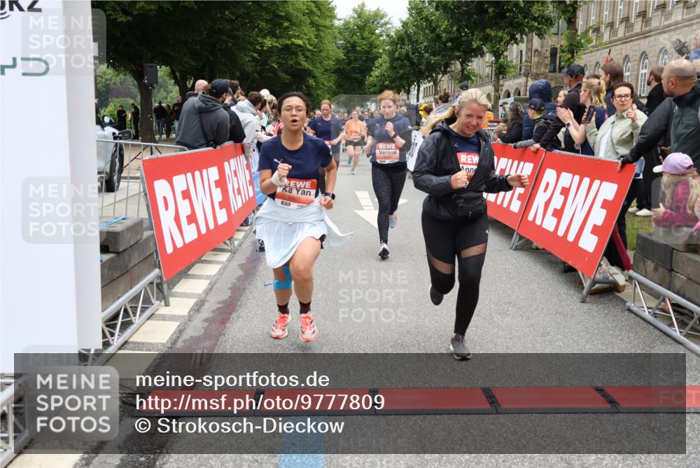 14.06.2026 - REWE Women's Run Strokosch-Dieckow http://msf.ph/oto/9777809 14.06.2026 11:04:24 Ziel 5249, 5282, 5344, 5619, 5673, 5774, 5901, 5920, 5989, 6000, 6050 meine-sportfotos.de