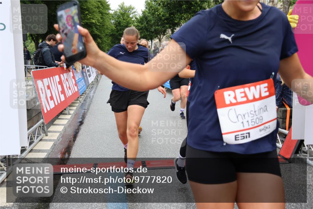 14.06.2026 - REWE Women's Run Strokosch-Dieckow http://msf.ph/oto/9777820 14.06.2026 09:57:07 Ziel 10167, 10253, 10479, 10740, 10773, 10844, 11055, 11132, 11214, 11302, 11344, 11436, 11509, 11535 meine-sportfotos.de
