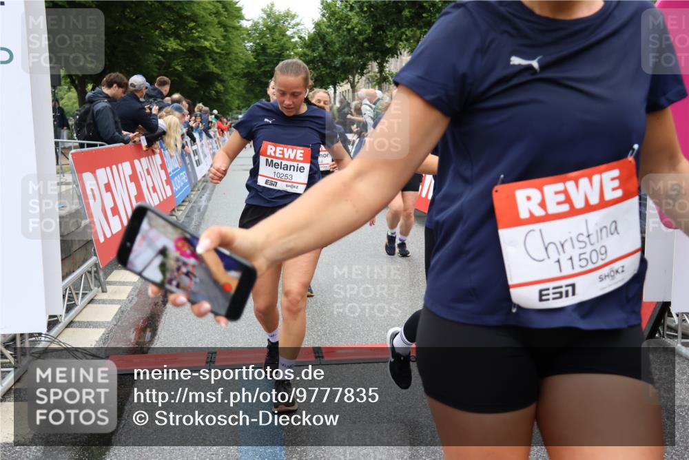 14.06.2026 - REWE Women's Run Strokosch-Dieckow http://msf.ph/oto/9777835 14.06.2026 09:57:07 Ziel 10167, 10253, 10479, 10740, 10773, 10844, 11055, 11132, 11214, 11302, 11344, 11436, 11509, 11535 meine-sportfotos.de