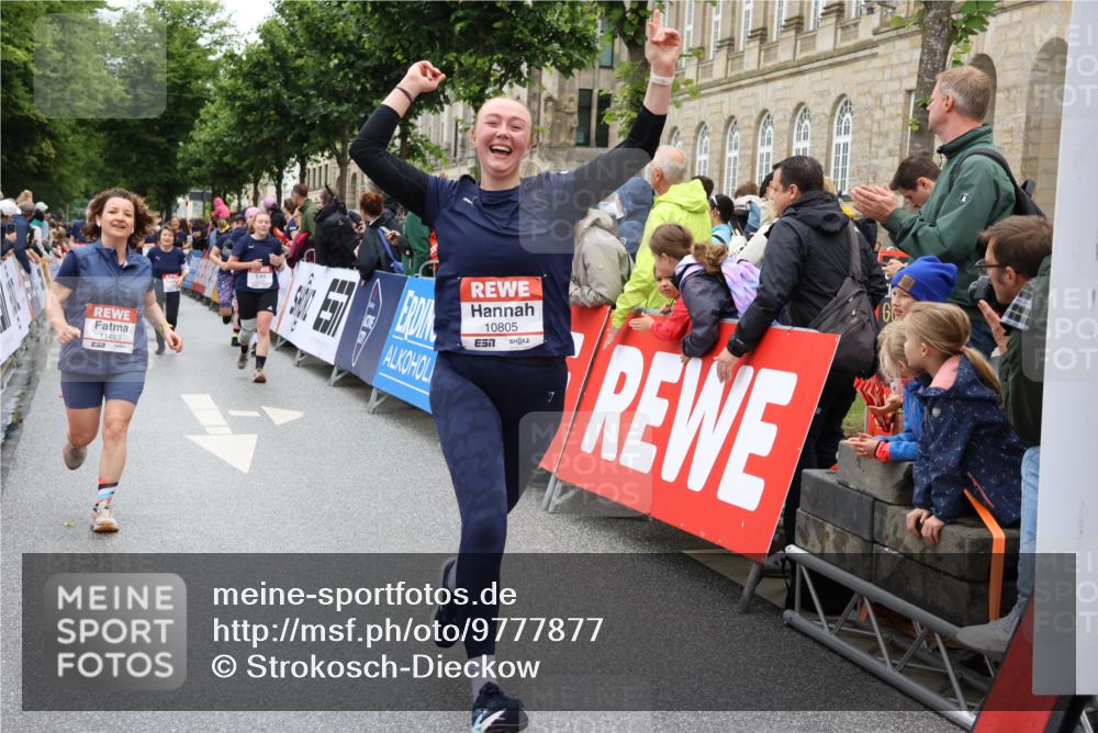 14.06.2026 - REWE Women's Run Strokosch-Dieckow http://msf.ph/oto/9777877 14.06.2026 10:01:00 Ziel 10101, 10162, 10188, 10198, 10454, 10637, 10805, 10905, 11205, 11278, 11324, 11422, 11483, 11493 meine-sportfotos.de