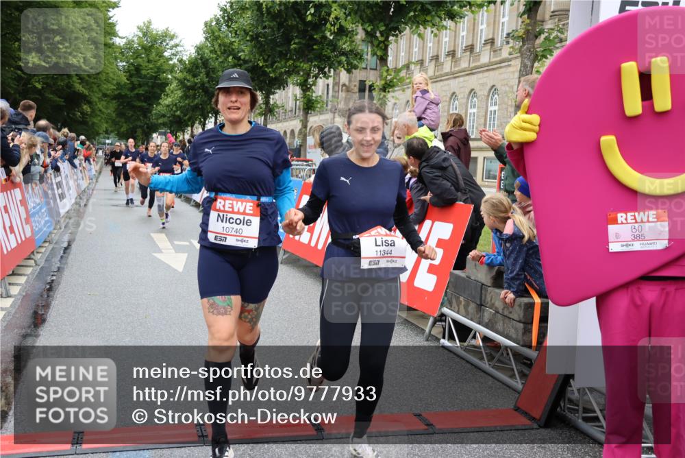 14.06.2026 - REWE Women's Run Strokosch-Dieckow http://msf.ph/oto/9777933 14.06.2026 09:57:10 Ziel 10131, 10167, 10253, 10287, 10463, 10479, 10740, 10773, 10844, 11055, 11132, 11214, 11302, 11344, 11436, 11509, 11535 meine-sportfotos.de
