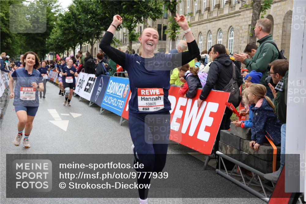 14.06.2026 - REWE Women's Run Strokosch-Dieckow http://msf.ph/oto/9777939 14.06.2026 10:01:00 Ziel 10101, 10162, 10188, 10198, 10454, 10637, 10805, 10905, 11205, 11278, 11324, 11422, 11483, 11493 meine-sportfotos.de