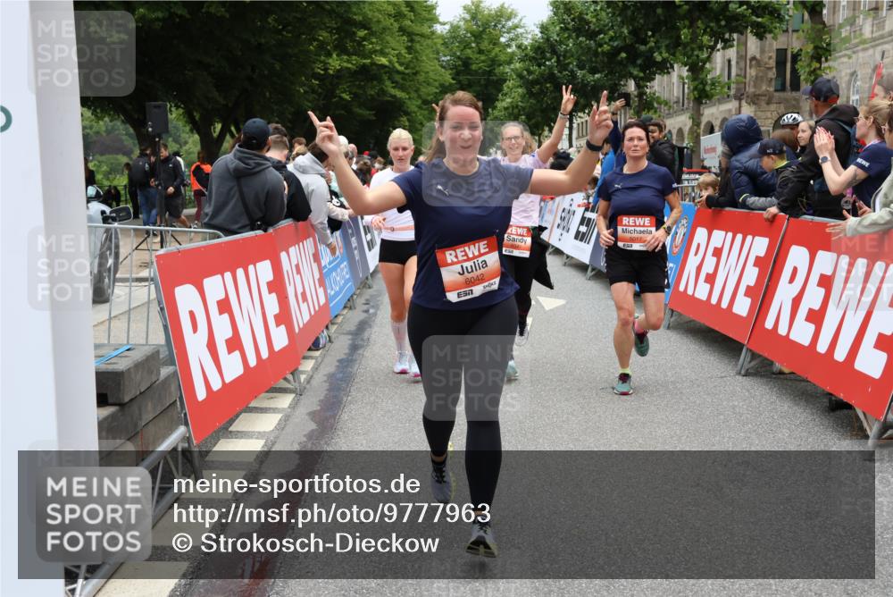 14.06.2026 - REWE Women's Run Strokosch-Dieckow http://msf.ph/oto/9777963 14.06.2026 11:04:11 Ziel 5014, 5015, 5017, 5195, 5204, 5551, 5637, 5638, 5684, 5876, 5893, 6042, 6046, 6047 meine-sportfotos.de