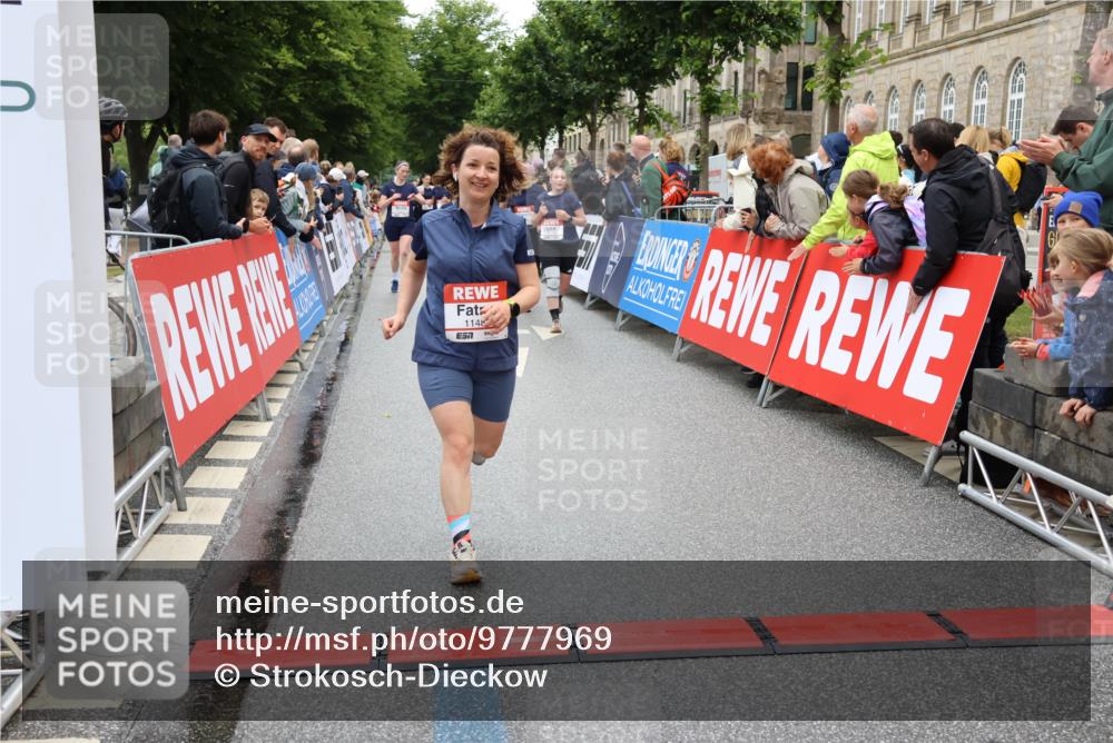 14.06.2026 - REWE Women's Run Strokosch-Dieckow http://msf.ph/oto/9777969 14.06.2026 10:01:01 Ziel 10162, 10188, 10198, 10454, 10613, 10637, 10805, 10905, 11205, 11324, 11422, 11483, 11493 meine-sportfotos.de