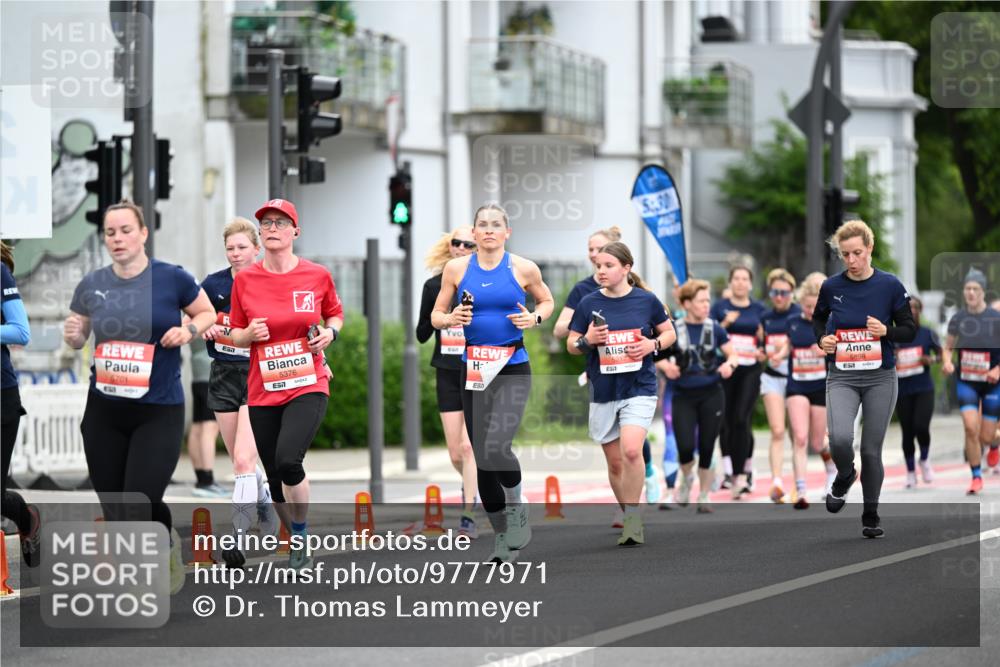 14.06.2026 - REWE Women's Run Dr. Thomas Lammeyer http://msf.ph/oto/9777971 14.06.2026 10:42:19 Laufen 6701, 5376, 51, 5, 30, 5898 meine-sportfotos.de