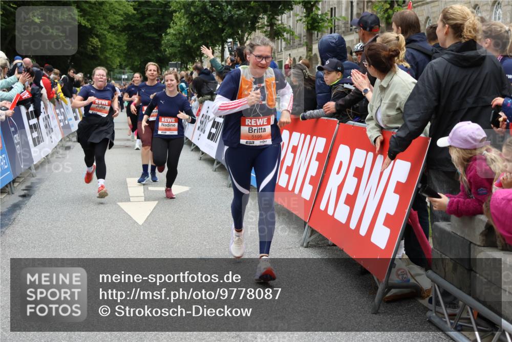 14.06.2026 - REWE Women's Run Strokosch-Dieckow http://msf.ph/oto/9778087 14.06.2026 11:04:03 Ziel 5195, 5204, 5551, 5637, 5638, 5951 meine-sportfotos.de