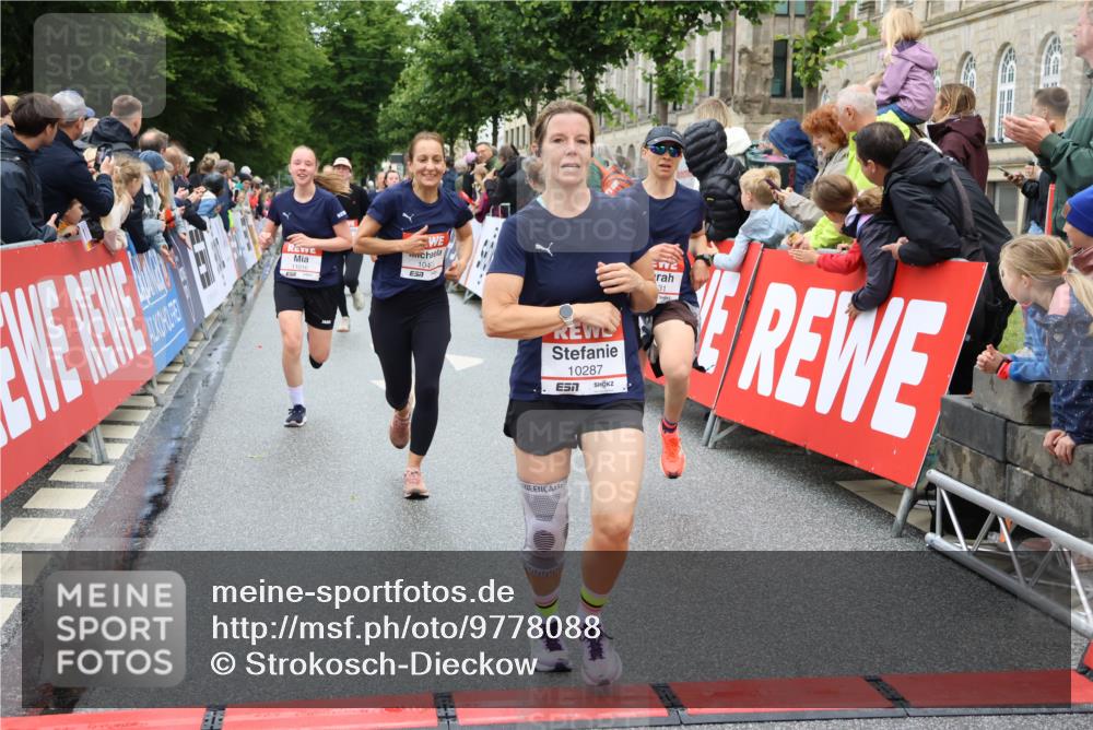 14.06.2026 - REWE Women's Run Strokosch-Dieckow http://msf.ph/oto/9778088 14.06.2026 09:57:14 Ziel 10131, 10167, 10253, 10287, 10463, 10479, 10543, 10611, 10740, 10835, 10844, 10926, 11016, 11055, 11344 meine-sportfotos.de
