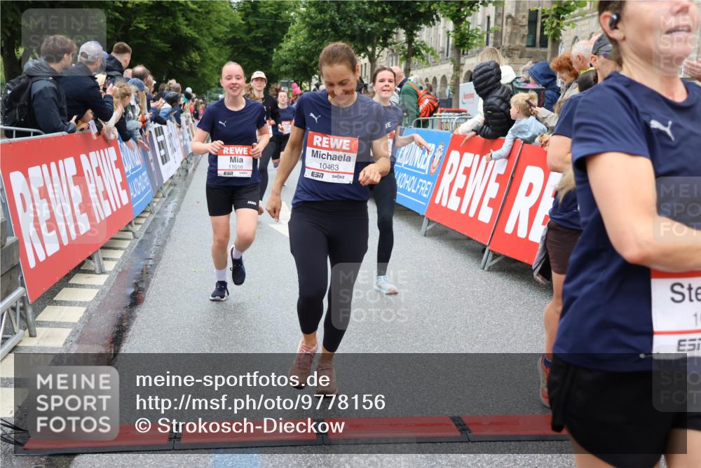 14.06.2026 - REWE Women's Run Strokosch-Dieckow http://msf.ph/oto/9778156 14.06.2026 09:57:15 Ziel 10131, 10167, 10287, 10385, 10463, 10543, 10611, 10740, 10835, 10844, 10926, 11016, 11055, 11344 meine-sportfotos.de