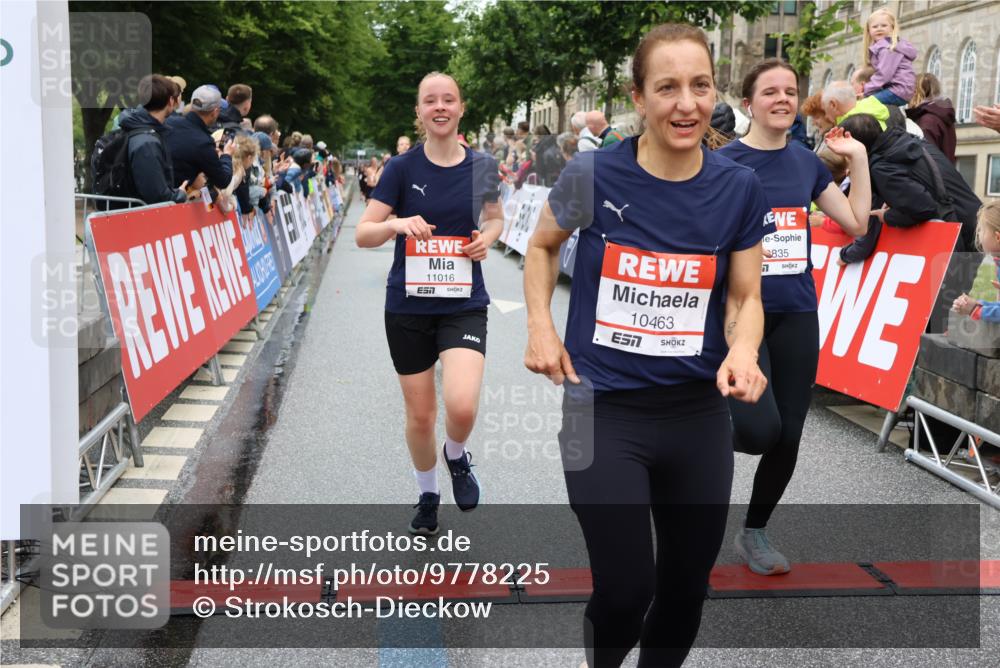 14.06.2026 - REWE Women's Run Strokosch-Dieckow http://msf.ph/oto/9778225 14.06.2026 09:57:15 Ziel 10131, 10167, 10287, 10385, 10463, 10543, 10611, 10740, 10835, 10844, 10926, 11016, 11055, 11344 meine-sportfotos.de