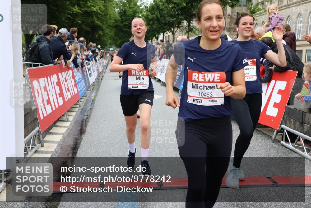 14.06.2026 - REWE Women's Run Strokosch-Dieckow http://msf.ph/oto/9778242 14.06.2026 09:57:15 Ziel 10131, 10167, 10287, 10385, 10463, 10543, 10611, 10740, 10835, 10844, 10926, 11016, 11055, 11344 meine-sportfotos.de