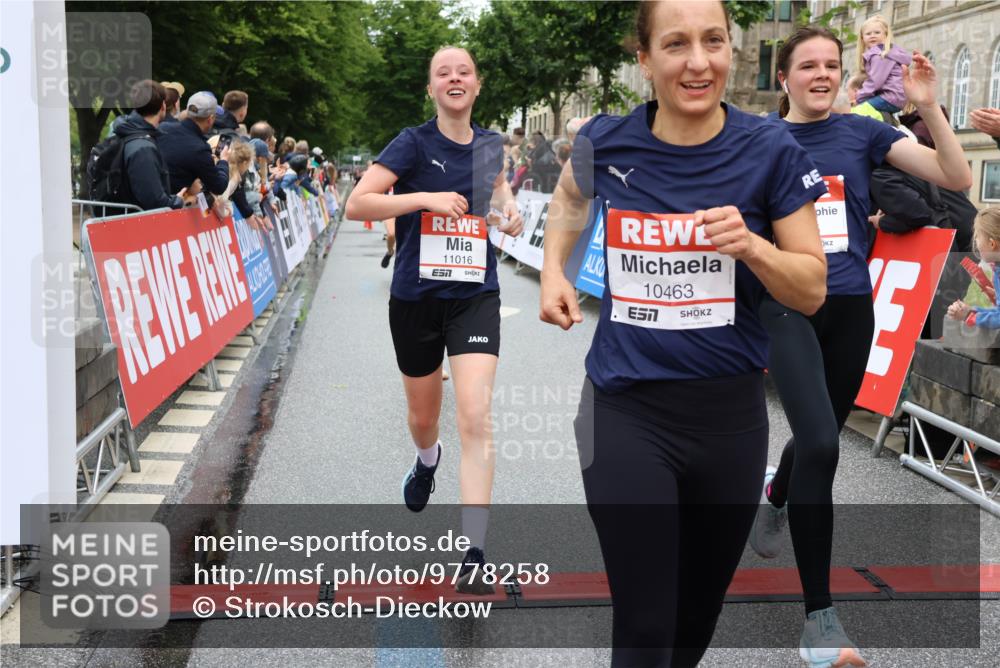 14.06.2026 - REWE Women's Run Strokosch-Dieckow http://msf.ph/oto/9778258 14.06.2026 09:57:15 Ziel 10131, 10167, 10287, 10385, 10463, 10543, 10611, 10740, 10835, 10844, 10926, 11016, 11055, 11344 meine-sportfotos.de
