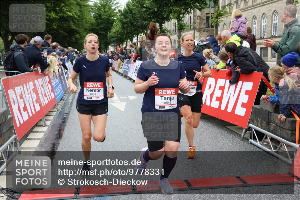 14.06.2026 - REWE Women's Run Strokosch-Dieckow http://msf.ph/oto/9778331 14.06.2026 09:57:19 Ziel 10131, 10287, 10385, 10463, 10543, 10611, 10835, 10926, 10976, 11016, 11183 meine-sportfotos.de