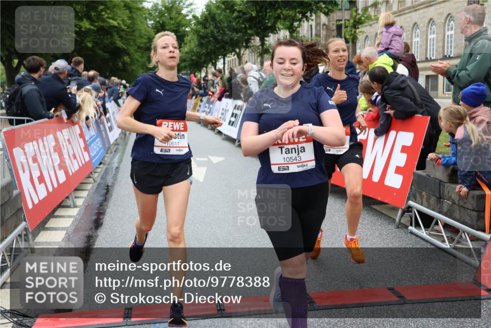 14.06.2026 - REWE Women's Run Strokosch-Dieckow http://msf.ph/oto/9778388 14.06.2026 09:57:19 Ziel 10131, 10287, 10385, 10463, 10543, 10611, 10835, 10926, 10976, 11016, 11183 meine-sportfotos.de