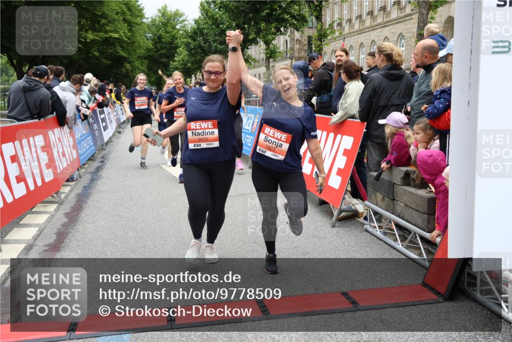 14.06.2026 - REWE Women's Run Strokosch-Dieckow http://msf.ph/oto/9778509 14.06.2026 11:03:35 Ziel 5167, 5356, 5566, 5623, 5835, 5866, 5885, 5914, 5988, 6009 meine-sportfotos.de
