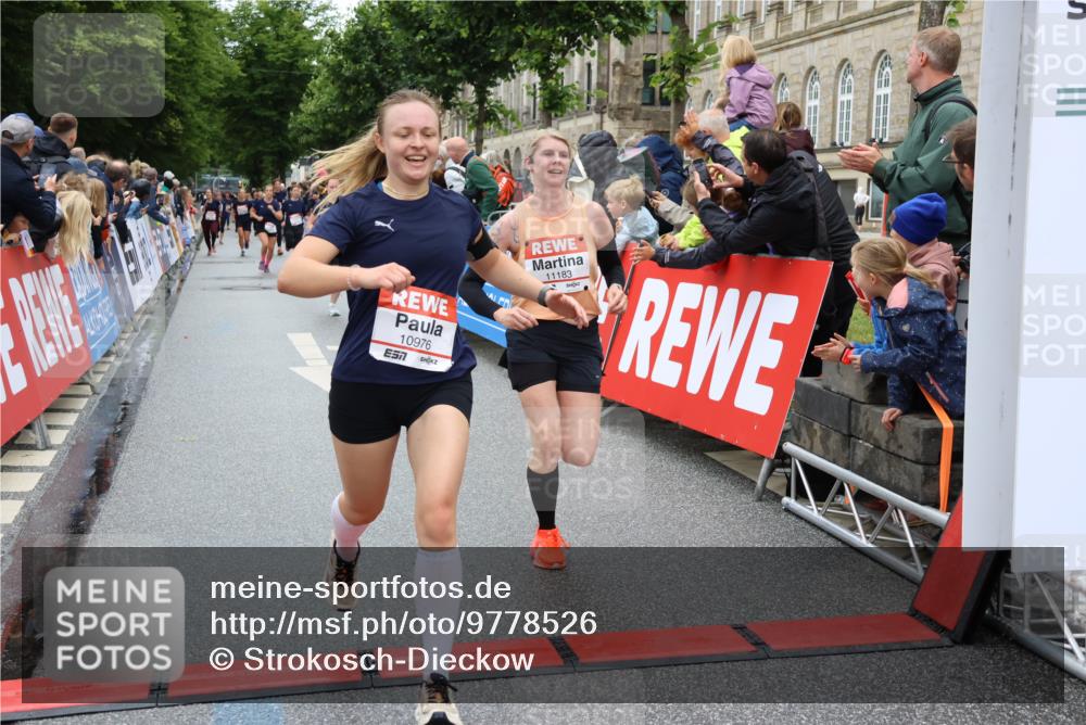 14.06.2026 - REWE Women's Run Strokosch-Dieckow http://msf.ph/oto/9778526 14.06.2026 09:57:22 Ziel 10131, 10385, 10463, 10543, 10611, 10835, 10926, 10976, 11016, 11183, 11304 meine-sportfotos.de