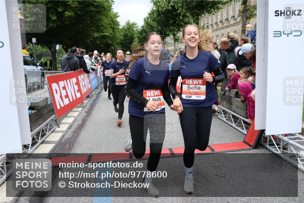 14.06.2026 - REWE Women's Run Strokosch-Dieckow http://msf.ph/oto/9778600 14.06.2026 11:03:25 Ziel 5058, 5292, 5293, 5331, 5345, 5367, 5449, 5460, 5557, 5736, 5750, 5751, 5783, 5784, 5795, 5813, 5866, 5957, 5983, 5988 meine-sportfotos.de