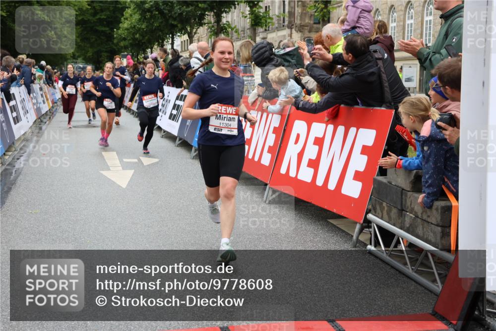 14.06.2026 - REWE Women's Run Strokosch-Dieckow http://msf.ph/oto/9778608 14.06.2026 09:57:25 Ziel 10075, 10385, 10543, 10611, 10802, 10901, 10976, 11183, 11262, 11304 meine-sportfotos.de