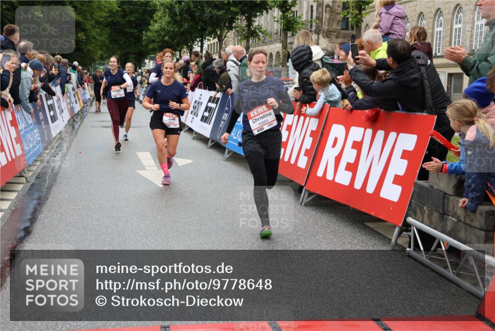 14.06.2026 - REWE Women's Run Strokosch-Dieckow http://msf.ph/oto/9778648 14.06.2026 09:57:26 Ziel 10075, 10226, 10385, 10543, 10611, 10802, 10901, 10976, 11183, 11262, 11304 meine-sportfotos.de