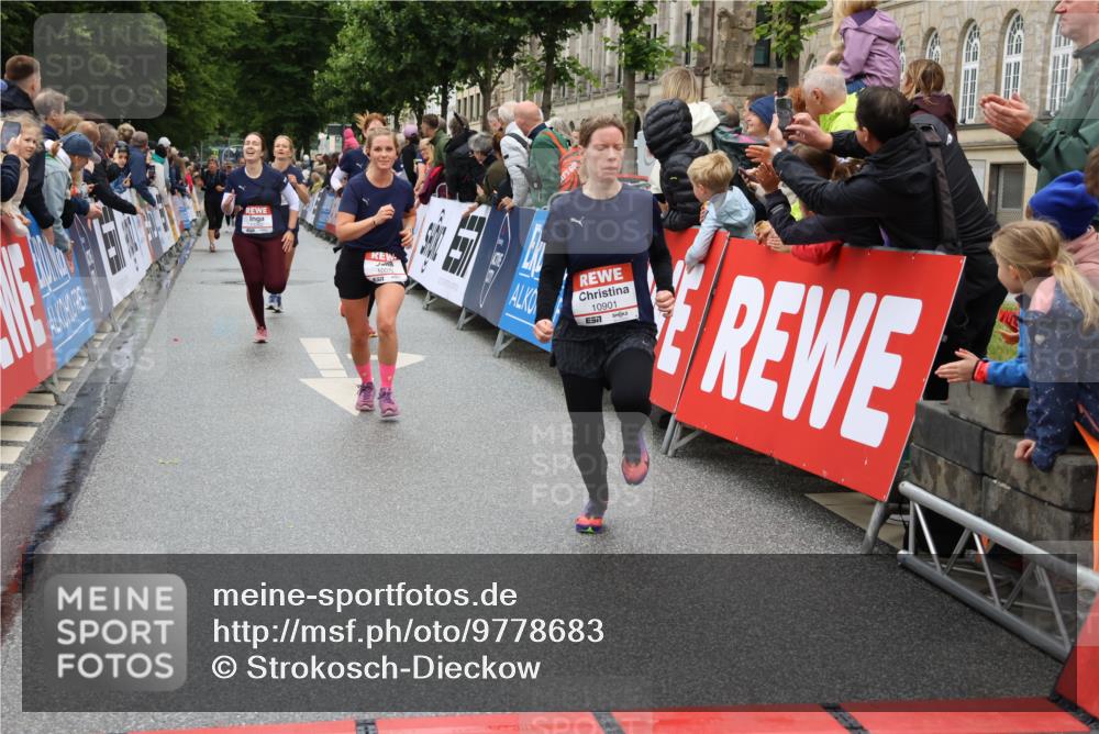 14.06.2026 - REWE Women's Run Strokosch-Dieckow http://msf.ph/oto/9778683 14.06.2026 09:57:27 Ziel 10075, 10226, 10385, 10802, 10901, 10976, 11183, 11262, 11304 meine-sportfotos.de