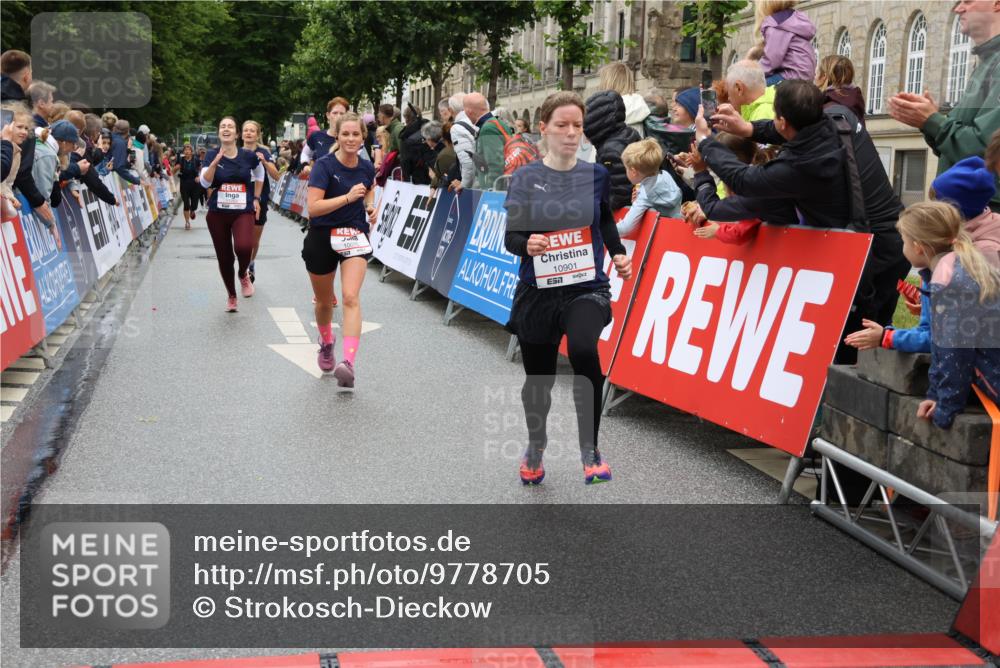 14.06.2026 - REWE Women's Run Strokosch-Dieckow http://msf.ph/oto/9778705 14.06.2026 09:57:27 Ziel 10075, 10226, 10385, 10802, 10901, 10976, 11183, 11262, 11304 meine-sportfotos.de
