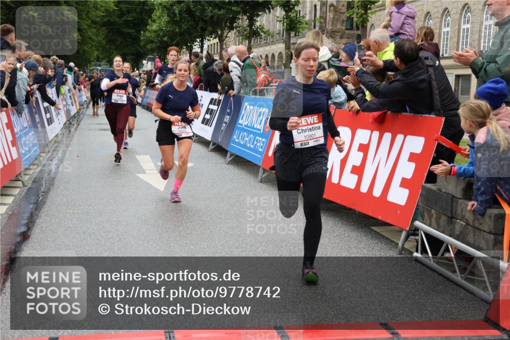 14.06.2026 - REWE Women's Run Strokosch-Dieckow http://msf.ph/oto/9778742 14.06.2026 09:57:27 Ziel 10075, 10226, 10385, 10802, 10901, 10976, 11183, 11262, 11304 meine-sportfotos.de