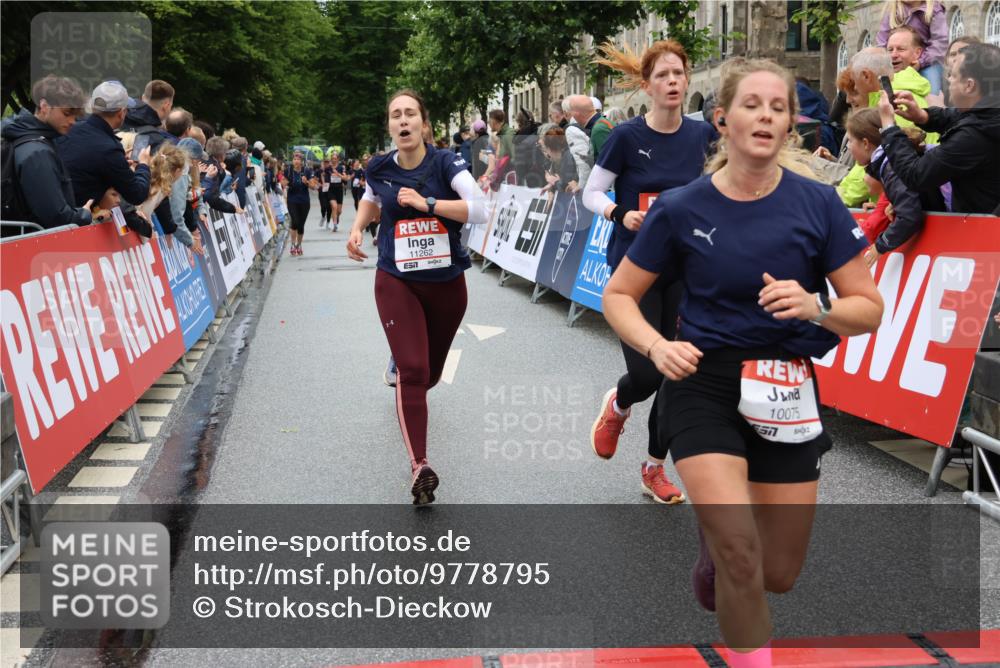 14.06.2026 - REWE Women's Run Strokosch-Dieckow http://msf.ph/oto/9778795 14.06.2026 09:57:28 Ziel 10075, 10226, 10802, 10901, 10976, 11183, 11262, 11304 meine-sportfotos.de