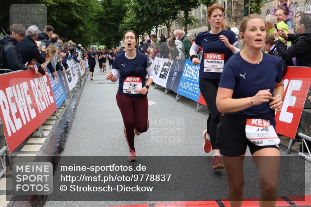 14.06.2026 - REWE Women's Run Strokosch-Dieckow http://msf.ph/oto/9778837 14.06.2026 09:57:29 Ziel 10075, 10226, 10802, 10901, 10976, 11183, 11262, 11304 meine-sportfotos.de