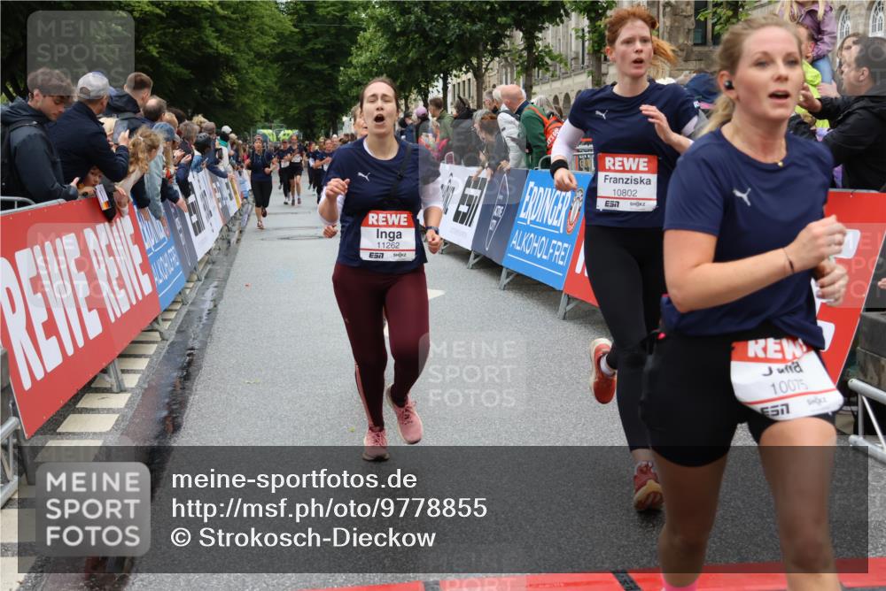 14.06.2026 - REWE Women's Run Strokosch-Dieckow http://msf.ph/oto/9778855 14.06.2026 09:57:29 Ziel 10075, 10226, 10802, 10901, 10976, 11183, 11262, 11304 meine-sportfotos.de