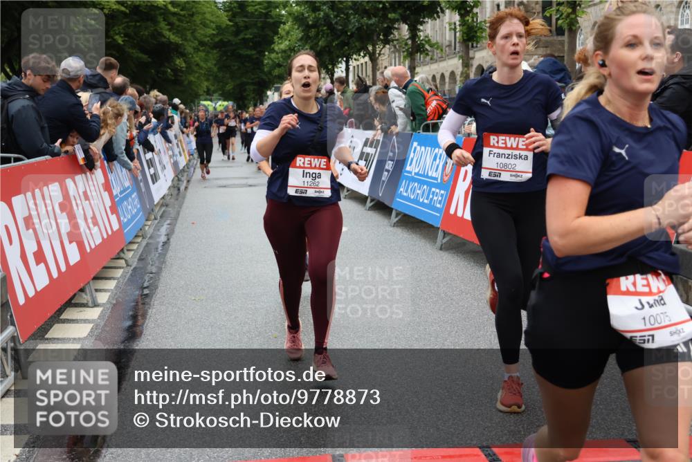 14.06.2026 - REWE Women's Run Strokosch-Dieckow http://msf.ph/oto/9778873 14.06.2026 09:57:29 Ziel 10075, 10226, 10802, 10901, 10976, 11183, 11262, 11304 meine-sportfotos.de