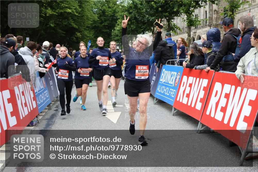 14.06.2026 - REWE Women's Run Strokosch-Dieckow http://msf.ph/oto/9778930 14.06.2026 11:03:10 Ziel 5077, 5161, 5285, 5358, 5512, 5525, 5578, 5657, 5688, 5742, 5798, 5838 meine-sportfotos.de