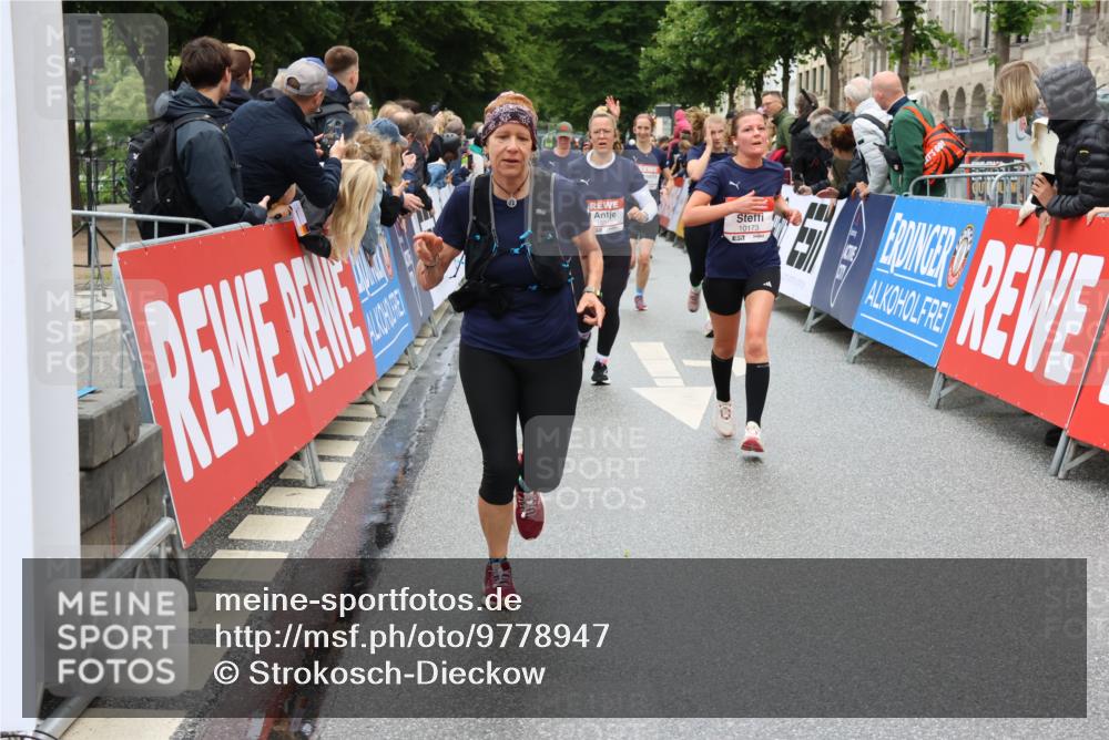 14.06.2026 - REWE Women's Run Strokosch-Dieckow http://msf.ph/oto/9778947 14.06.2026 09:57:35 Ziel 10075, 10173, 10226, 10310, 10377, 10802, 10901, 11262, 11276, 11423 meine-sportfotos.de