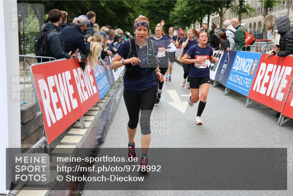 14.06.2026 - REWE Women's Run Strokosch-Dieckow http://msf.ph/oto/9778992 14.06.2026 09:57:35 Ziel 10075, 10173, 10226, 10310, 10377, 10802, 10901, 11262, 11276, 11423 meine-sportfotos.de
