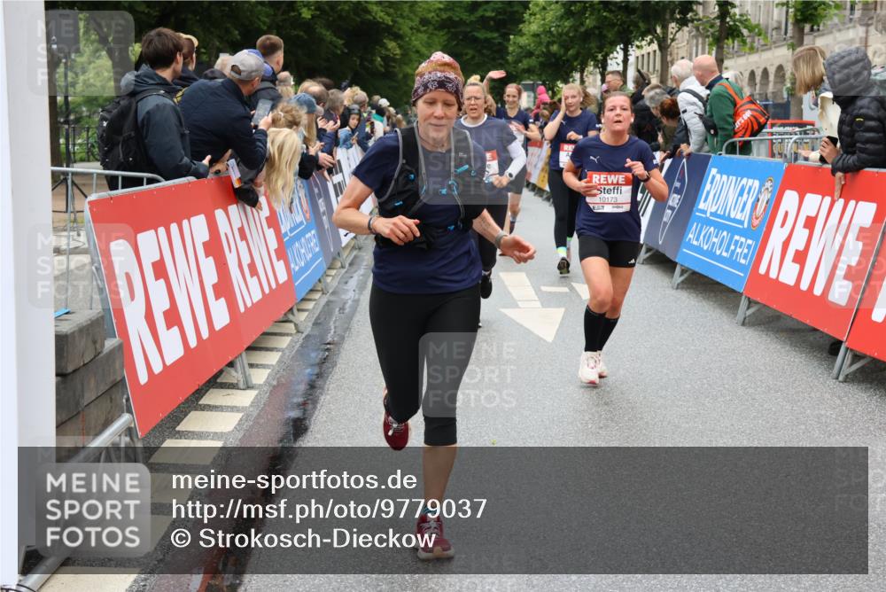 14.06.2026 - REWE Women's Run Strokosch-Dieckow http://msf.ph/oto/9779037 14.06.2026 09:57:35 Ziel 10075, 10173, 10226, 10310, 10377, 10802, 10901, 11262, 11276, 11423 meine-sportfotos.de