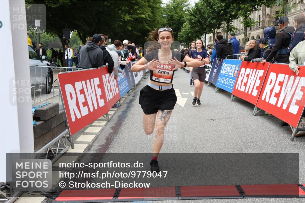 14.06.2026 - REWE Women's Run Strokosch-Dieckow http://msf.ph/oto/9779047 14.06.2026 11:03:02 Ziel 5077, 5161, 5243, 5247, 5373, 5482, 5503, 5512, 5528, 5529, 5530, 5572, 5688, 5838, 6006 meine-sportfotos.de