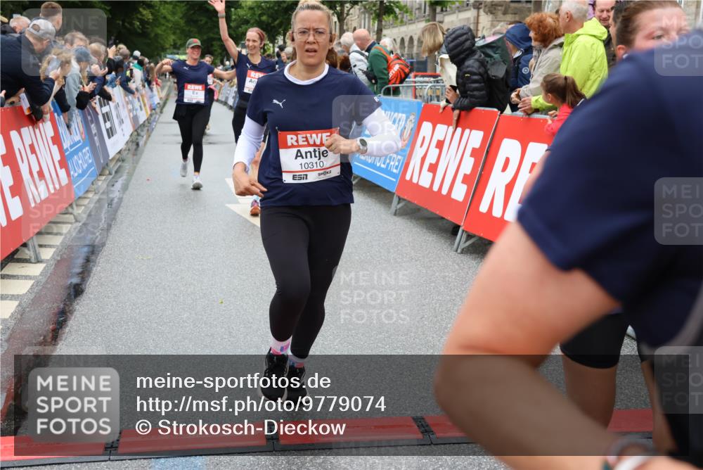 14.06.2026 - REWE Women's Run Strokosch-Dieckow http://msf.ph/oto/9779074 14.06.2026 09:57:37 Ziel 10173, 10226, 10310, 10377, 10378, 10802, 11131, 11262, 11276, 11423 meine-sportfotos.de